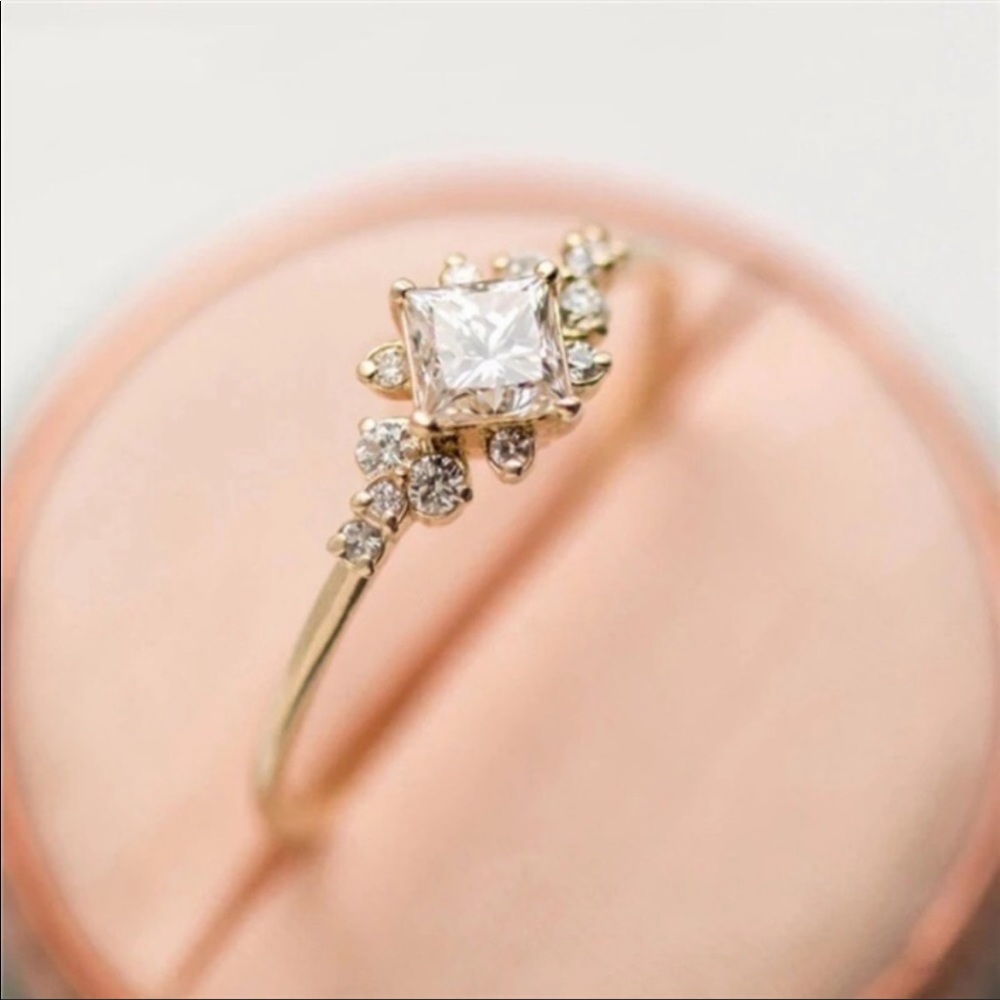 NEW💍18K YELLOW GOLD DIAMOND RING, CUTE RING, SHINY RING. - Picture 4 of 4